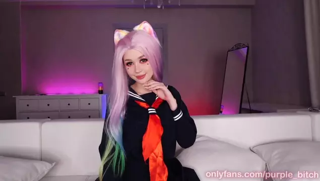 Chica en cosplay del Día de San Valentín se deja follar en todos los agujeros