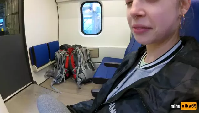 ¡Idiota! Quería retarme, pero yo me animé y se la chupé justo en el tren
