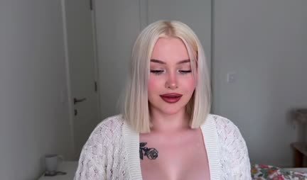 Rubia rusa - vecina con tetas grandes que ama follar