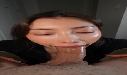 Chica hermosa con apetito le hacía mamada a su novio