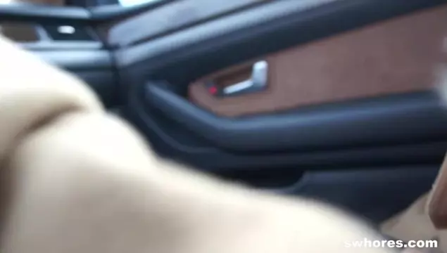 Follé a una desconocida atractiva en bragas en primer plano