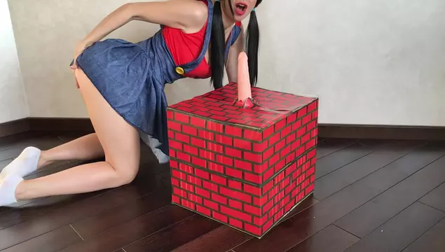 Sorprendió a sus fans masturbándose el coño con el disfraz de Super Mario